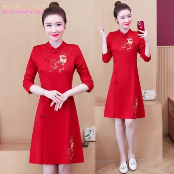 Plus Veľkosť M-4XL 2021 Nové Červené Dlhé Rukávy Výšivky Qipao pre Ženy Čínsky Cheongsam Šaty Strany Ležérne Oblečenie na Nový Rok